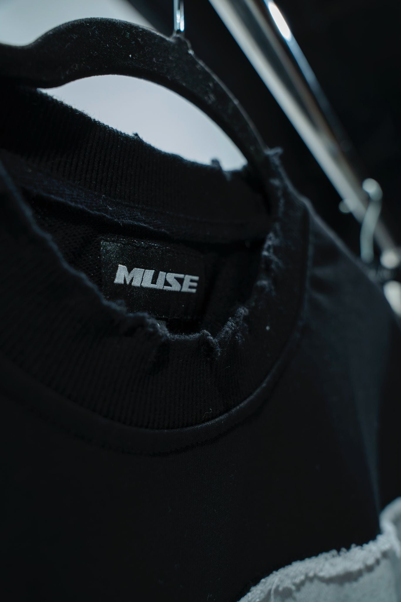 MUSE CHAIN TEE