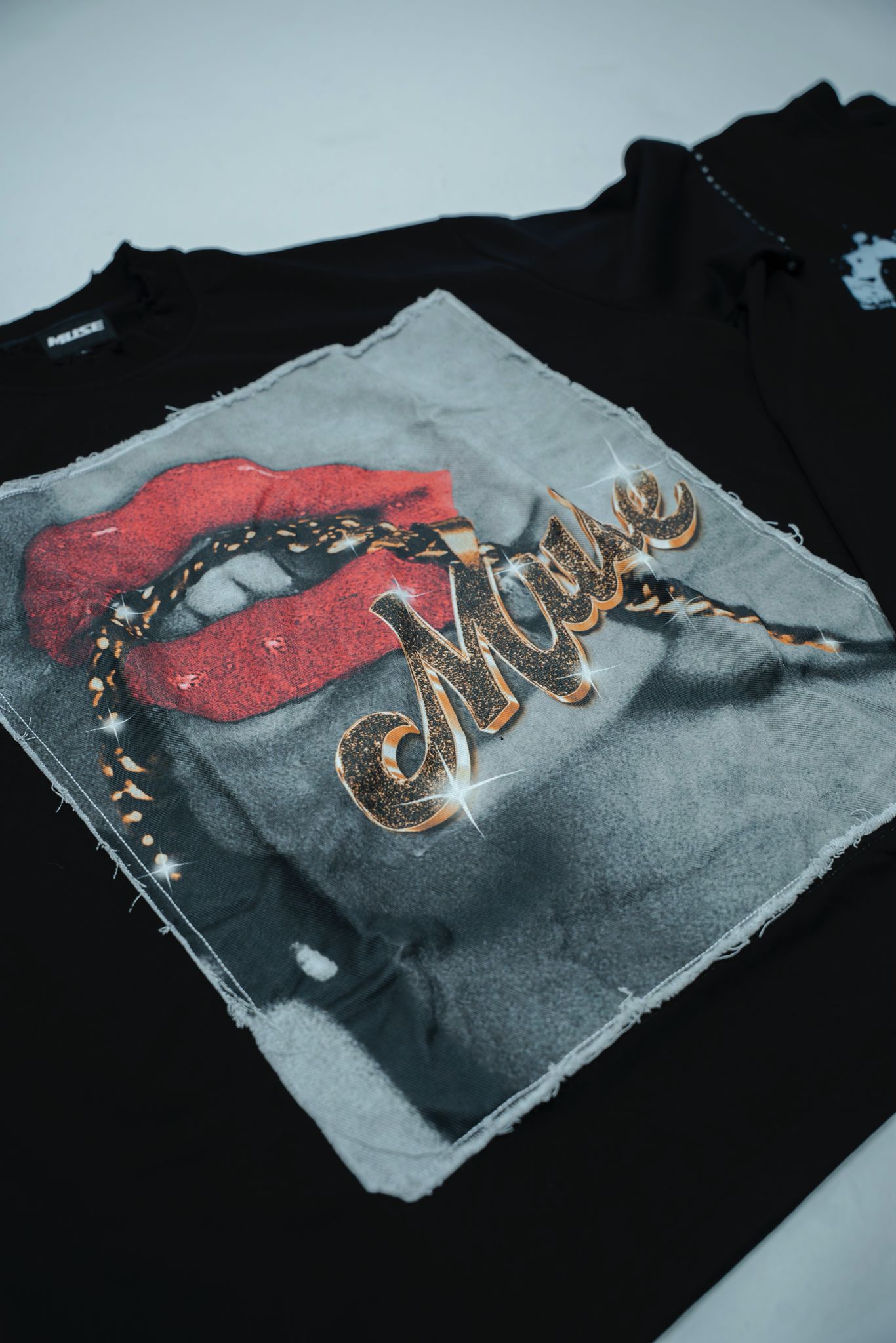 MUSE CHAIN TEE